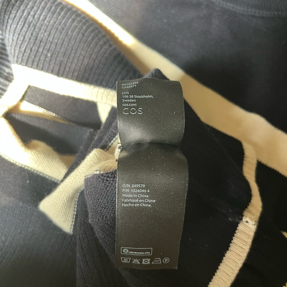 COS 100% Wool Sweater - Picture 4 of 4